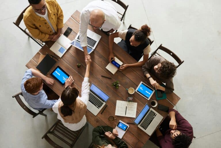 Conflits au travail : la médiation comme solution stratégique pour les RH 